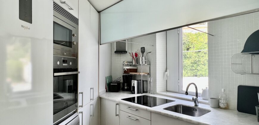 Superb villa on the sea front in Begur