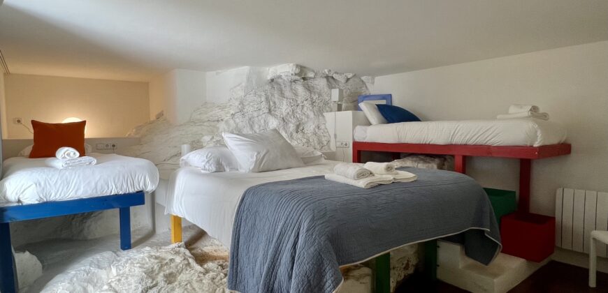 Superb villa on the sea front in Begur