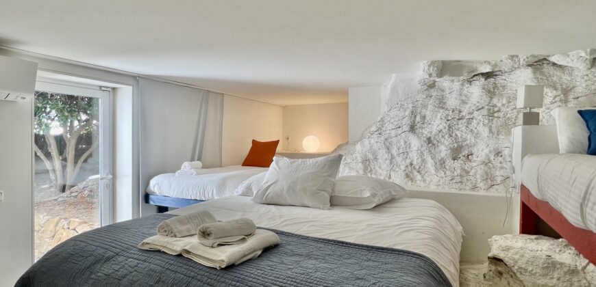 Superb villa on the sea front in Begur