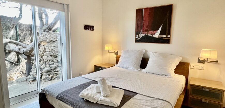 Superb villa on the sea front in Begur