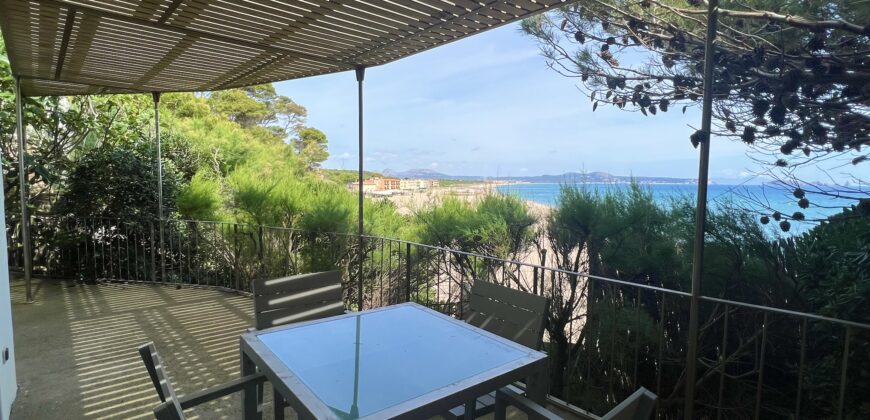 Superb villa on the sea front in Begur