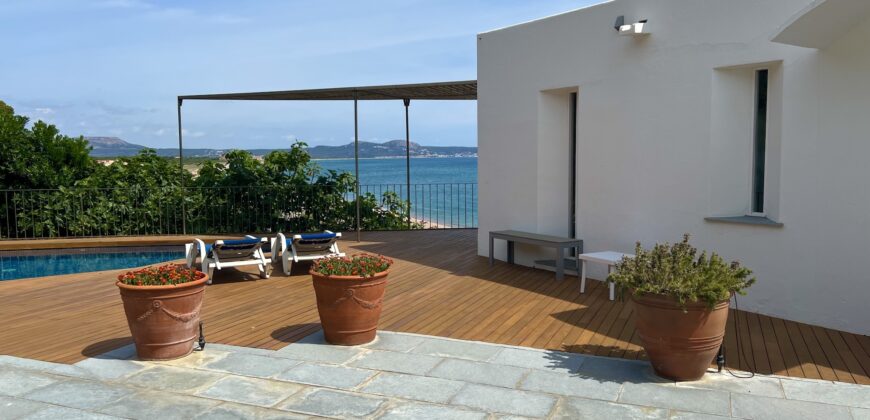 Superb villa on the sea front in Begur
