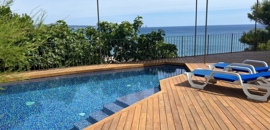 Superb villa on the sea front in Begur