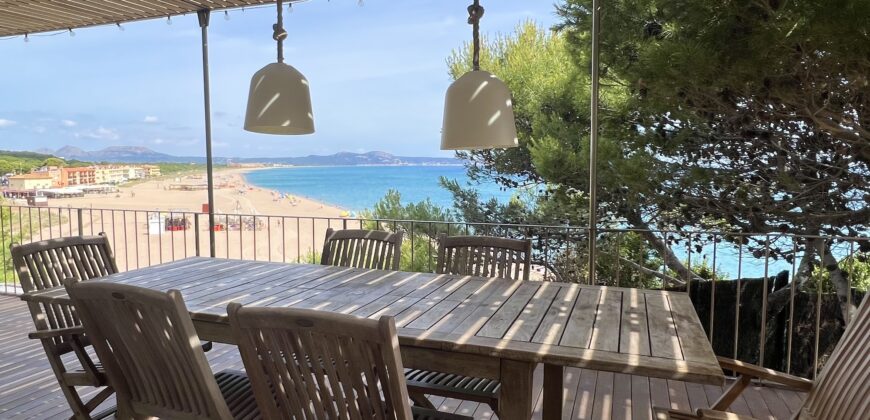 Superb villa on the sea front in Begur