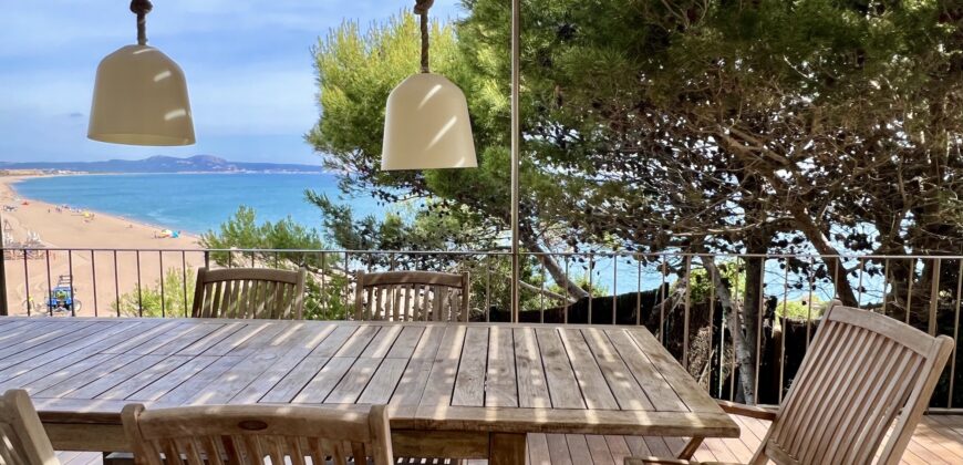 Superb villa on the sea front in Begur