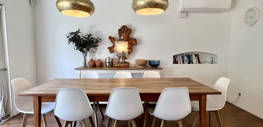 Superb villa on the sea front in Begur