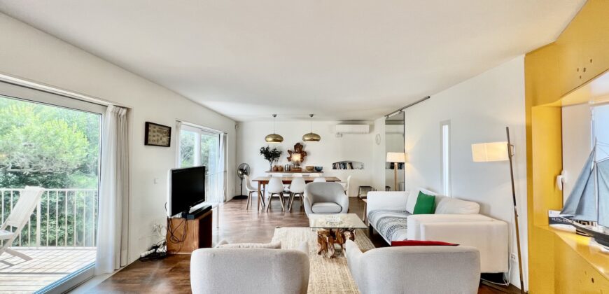 Superb villa on the sea front in Begur