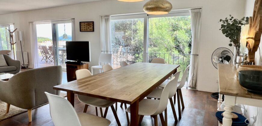 Superb villa on the sea front in Begur