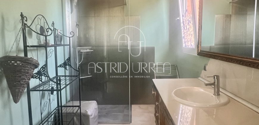 Superbe propriété située dans le prestigieux quartier Santa María de Llorell