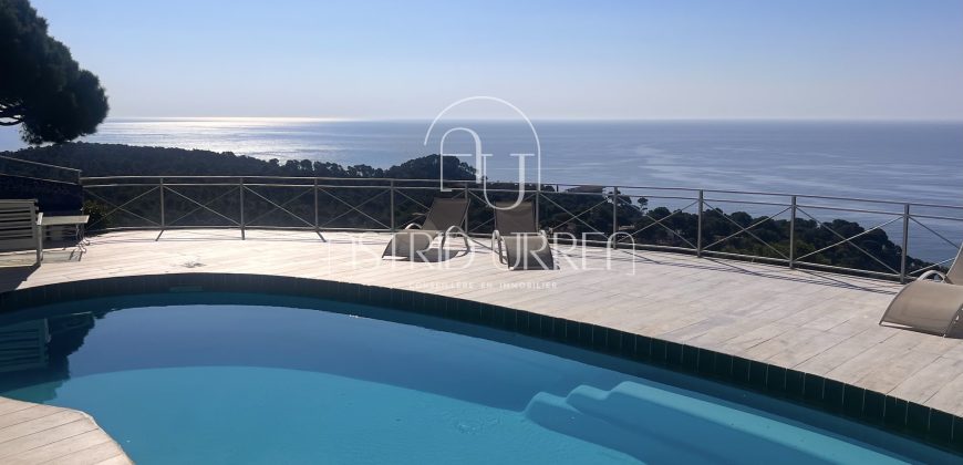 Superbe propriété située dans le prestigieux quartier Santa María de Llorell