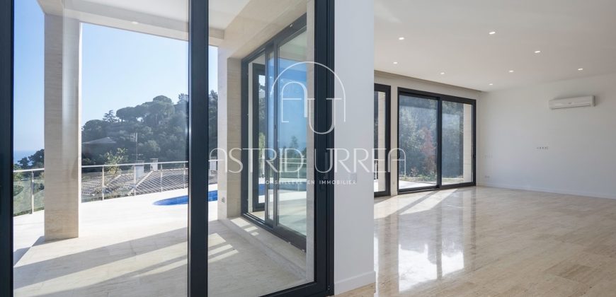 Villa contemporaine avec vue mer panoramique à Santa Maria de Llorell, Tossa de Mar