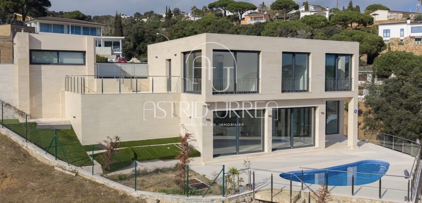 Villa contemporaine avec vue mer panoramique à Santa Maria de Llorell, Tossa de Mar
