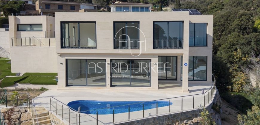 Villa contemporaine avec vue mer panoramique à Santa Maria de Llorell, Tossa de Mar