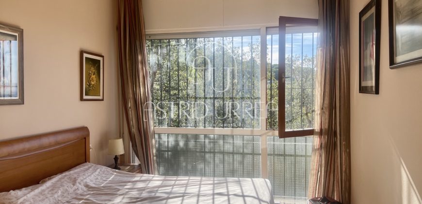 Grande maison avec piscine, vue sur la mer et plus de 2.200 m2 de terrain