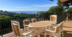 Grande maison avec piscine, vue sur la mer et plus de 2.200 m2 de terrain