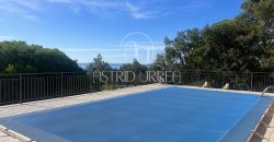Grande maison avec piscine, vue sur la mer et plus de 2.200 m2 de terrain