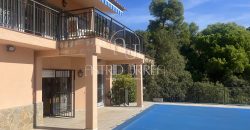 Grande maison avec piscine, vue sur la mer et plus de 2.200 m2 de terrain