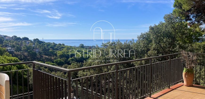 Grande maison avec piscine, vue sur la mer et plus de 2.200 m2 de terrain