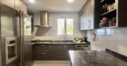Grande maison avec piscine, vue sur la mer et plus de 2.200 m2 de terrain